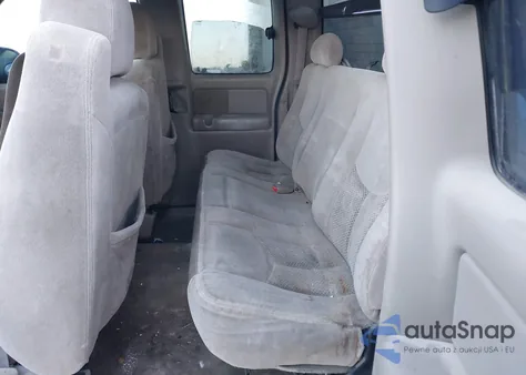 2003 Chevrolet Silverado 1500 Ls z USA, uszkodzony, nr VIN 2GCEC19V931302803